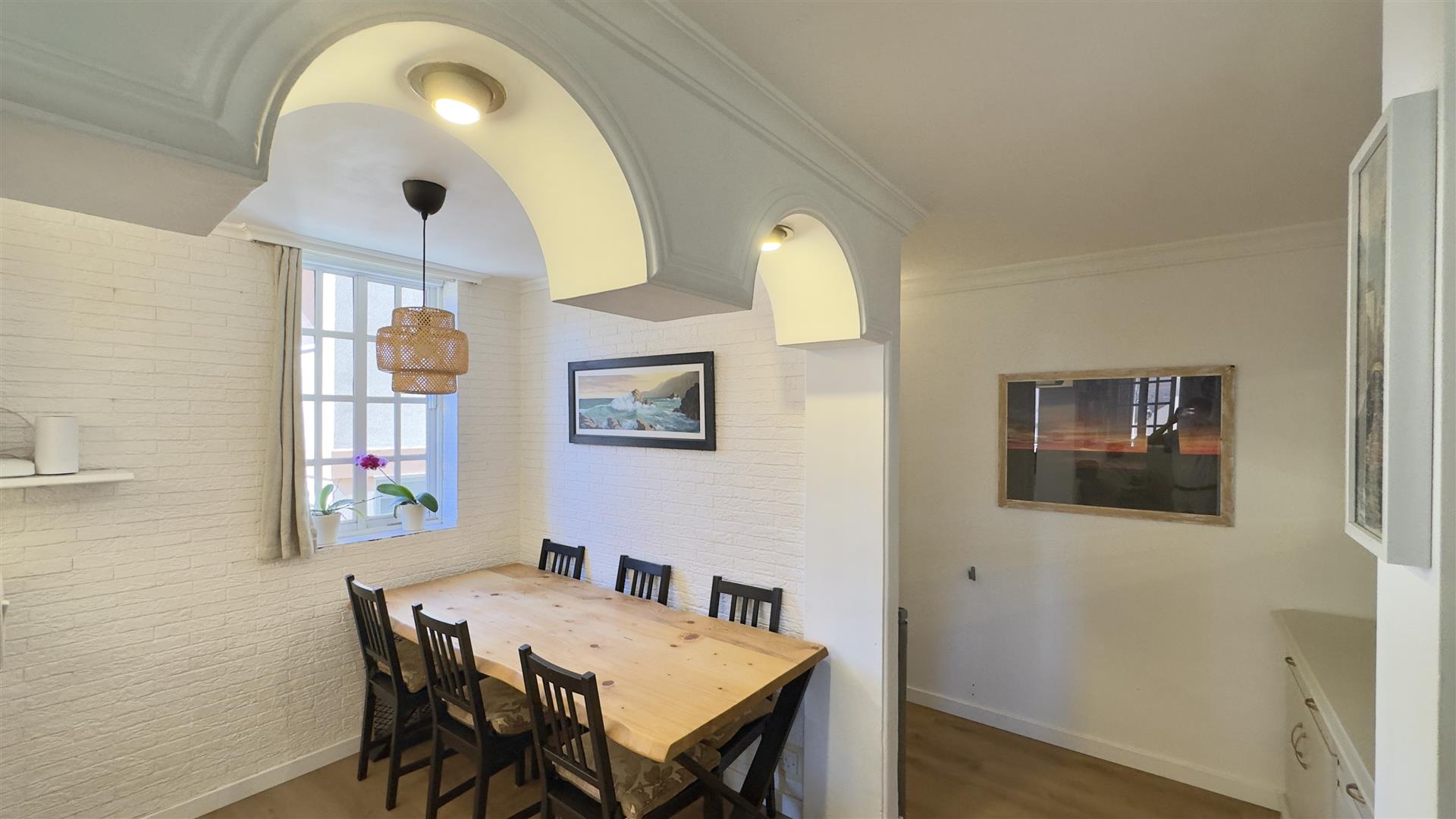 Image of Apartment - 2 Bedrooms - 1 Bathrooms for Sale in Elliot's Battery-Gibraltar, Image 4